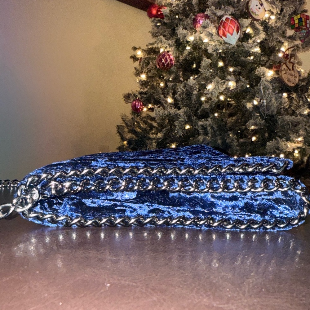 Chelsea28 Elegant Royal Blue Velvet Chain Bag Crossbody Shoulder Chain Strap EUC - Picture 6 of 10